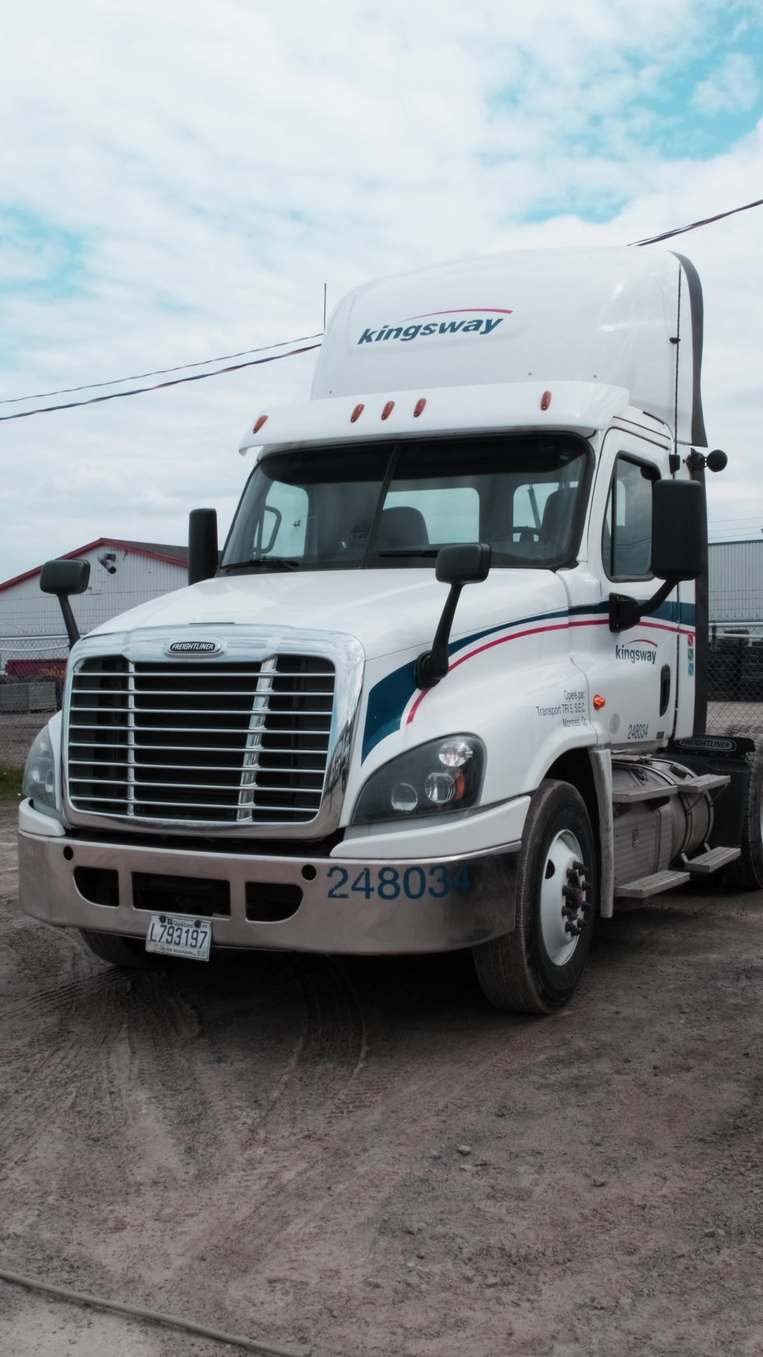 Tracteur Freightliner propre après lavage de flotte